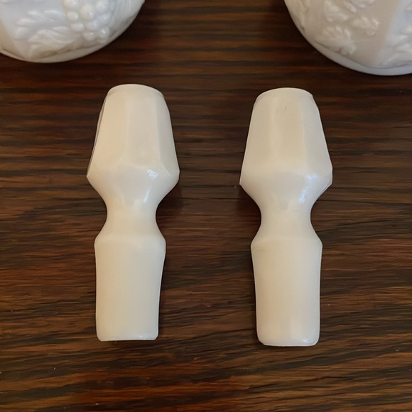 Vintage Milk Glass Westmoreland Grape Design Oil & Vinegar Cruet with Stopper - Picture 4 of 14